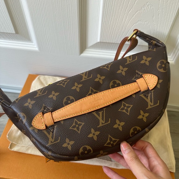 LOUIS VUITTON
Monogram Bumbag 
in Perfect Condition - Picture 8 of 8